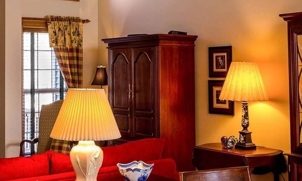 Άνοιξαν την ντουλάπα τους - Έπαθαν σοκ μ’ αυτό που είδαν μέσα (βίντεο)